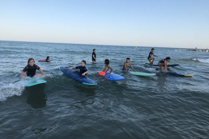 Águilas Surf, Cursos de SURF, WINDSURF, KITESURF y ESCUELA DE VERANO en Pulpí