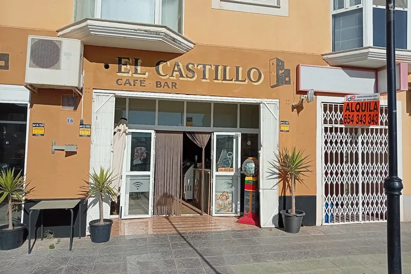 Castle Cafe Bar & Bistro en Huércal-Overa