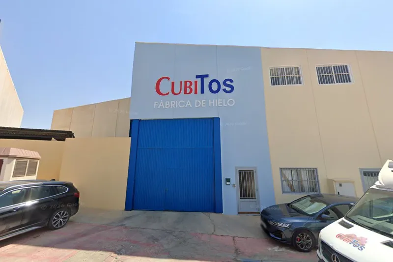 CUBITOS FÁBRICA DE HIELO en Pulpí