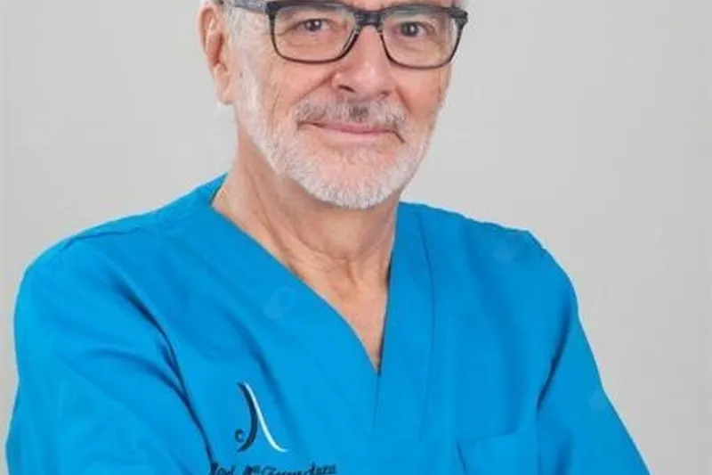 Dr. Manuel Mª Ferrer Ayza, Cirujano general en Huércal-Overa