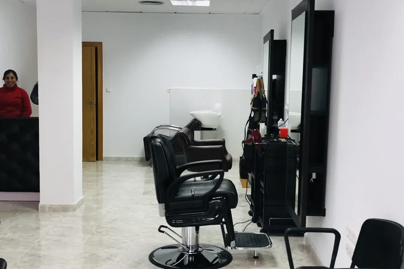 Luzmari Peluquería & Barberia en Pulpí