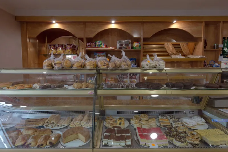 Panadería, pastelería y cafetería "Cuatro Estaciones" en Pulpí
